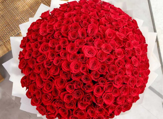 Huge Bouquet of Luxurious Roses LA