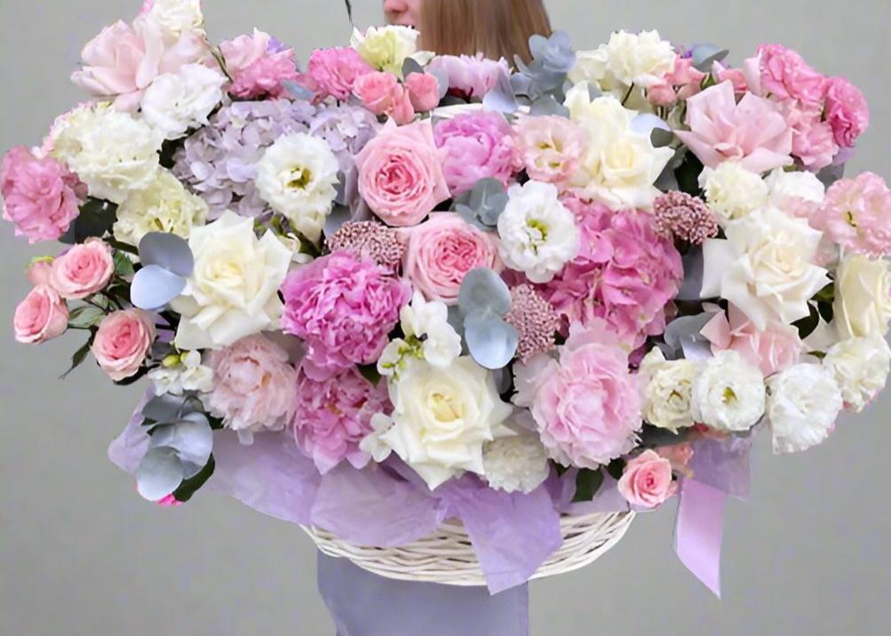 Garden Grandeur  in a Basket. More then 300 exquisite blooms.